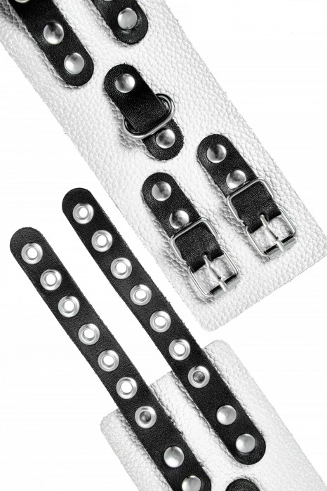 Бело-черные наручники с двумя ремешками и люверсами - Pecado - купить с доставкой в Сергиевом Посаде